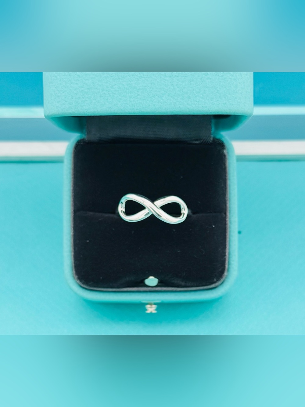 Authentic Tiffany & Co SS Infinity Ring Size 5 EUC